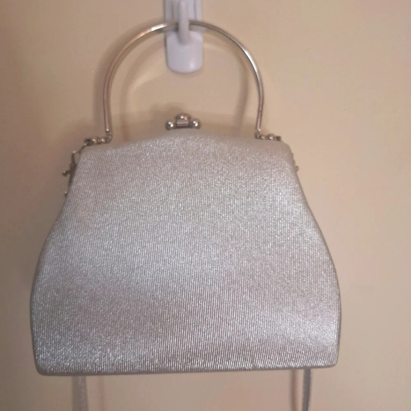 Heyes Y2K  hard sided silver metallic mini cross body bag - Picture 3 of 15
